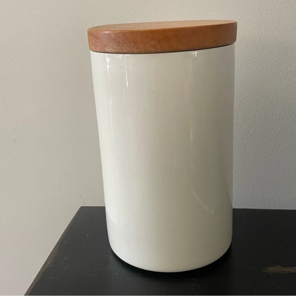 PORTMEIRION SUMMER STRAWBERRIES FLOUR CANISTER 8 1/4